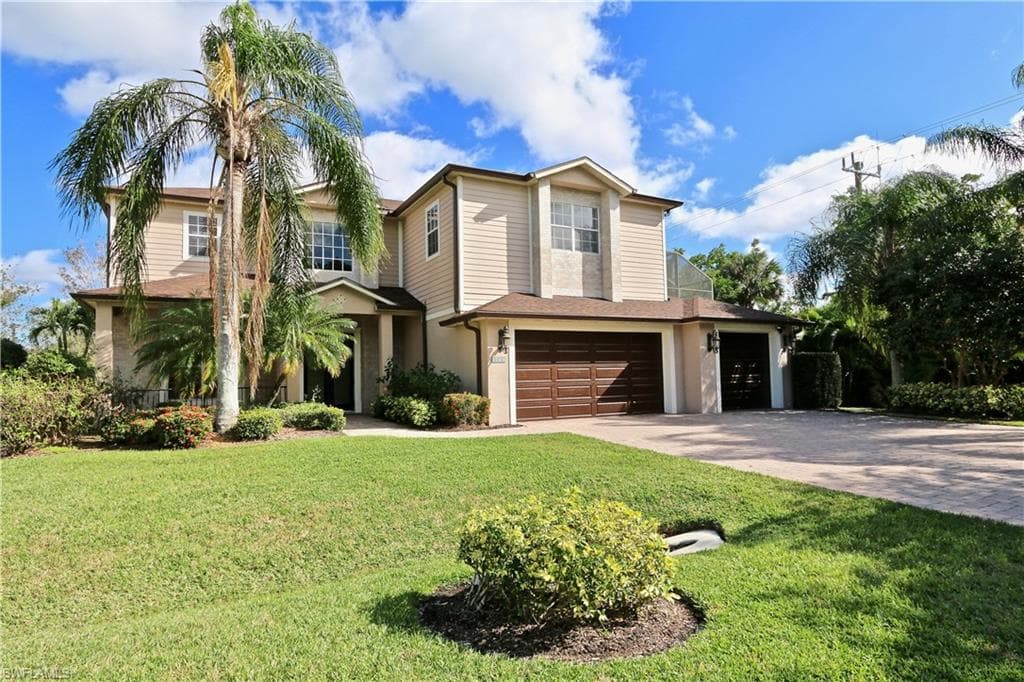 2855 Coach House Way, Naples, FL 34105-1