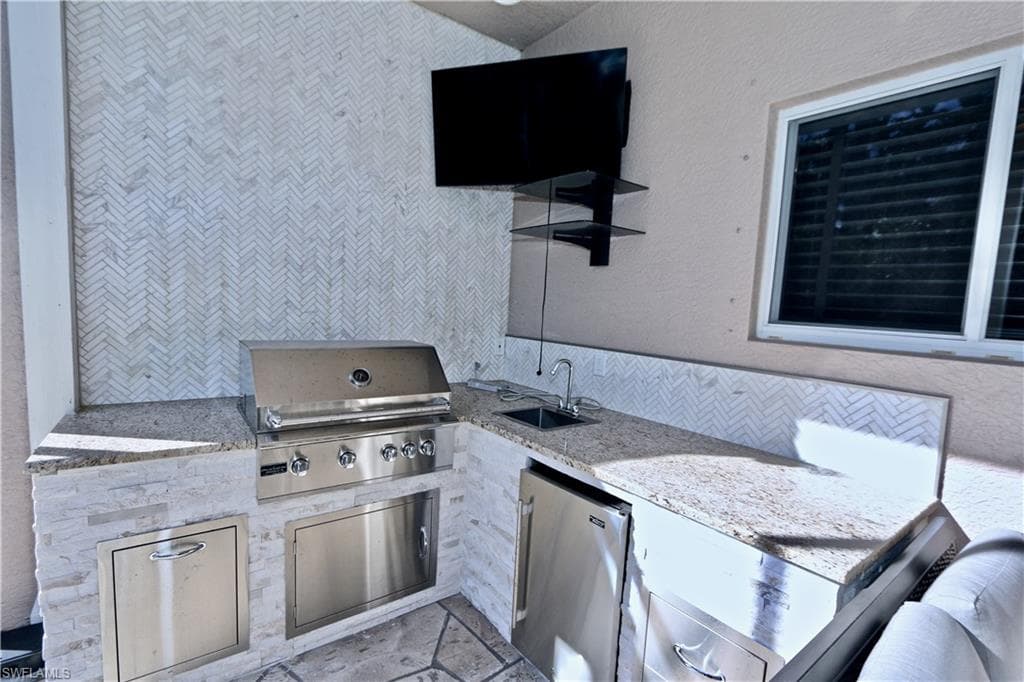 2855 Coach House Way, Naples, FL 34105-34