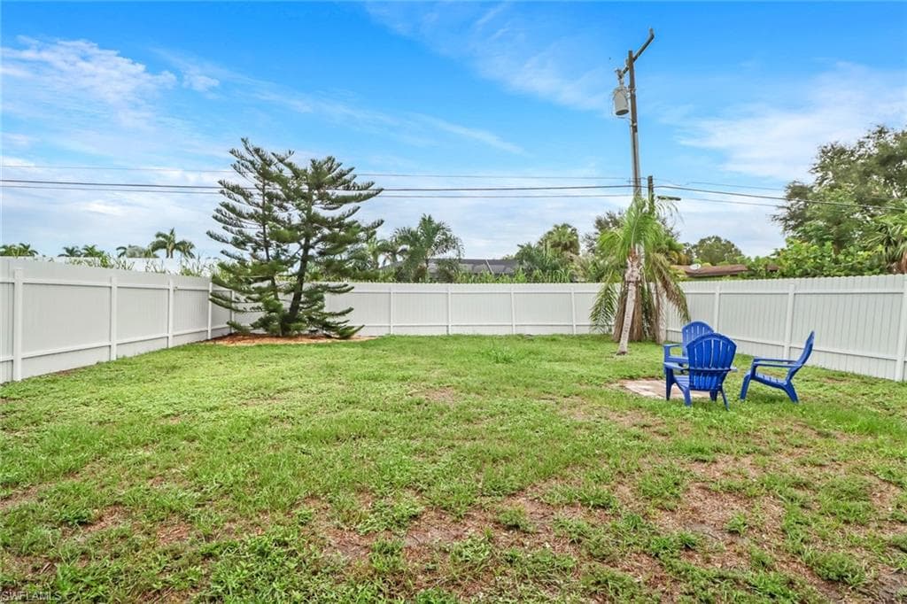 851 102nd Ave N, Naples, FL 34108-22
