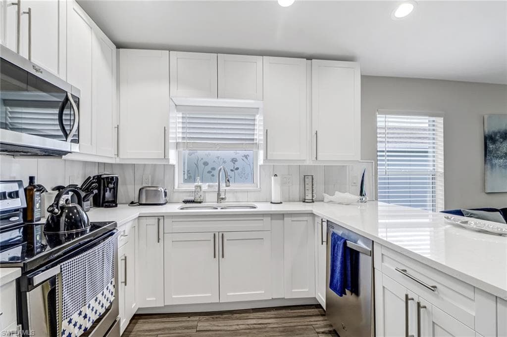 851 102nd Ave N, Naples, FL 34108-8