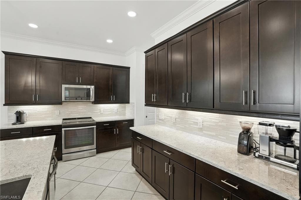 4649 Abaca Cir, Naples, FL 34119-9