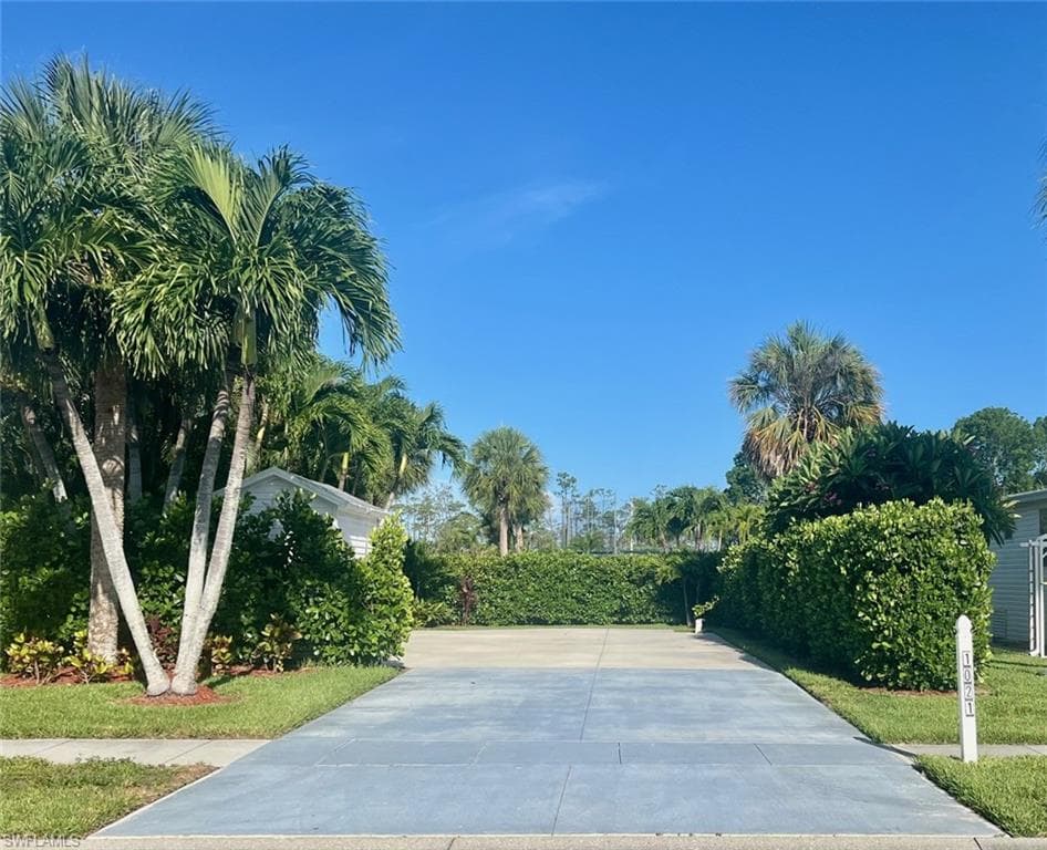 1021 Silver Lakes Blvd, Naples, FL 34114-2