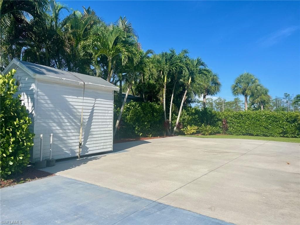 1021 Silver Lakes Blvd, Naples, FL 34114-3