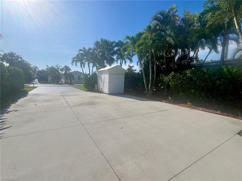 1021 Silver Lakes Blvd, Naples, FL 34114-5