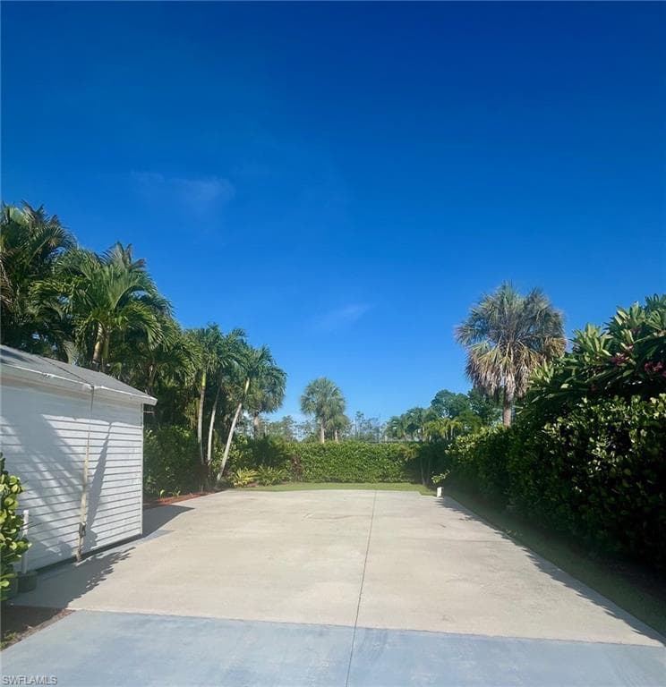 1021 Silver Lakes Blvd, Naples, FL 34114-6