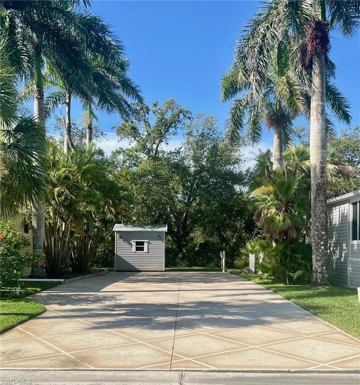 1558 Diamond Lake Cir, Naples, FL 34114-3