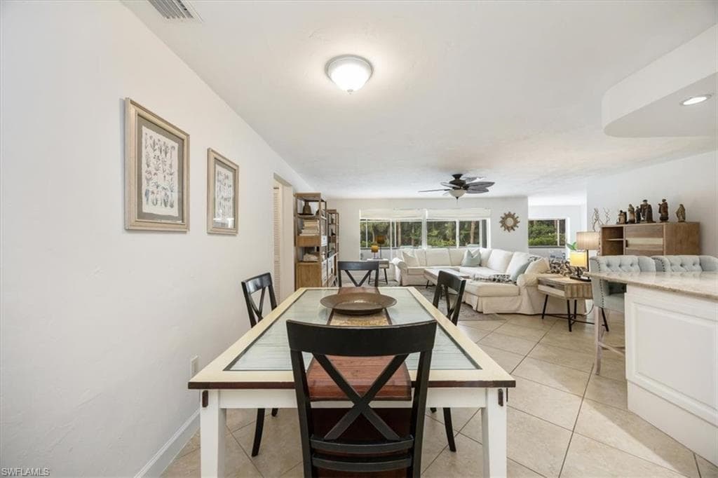 389 Country Club Ln, Naples, FL 34110-10