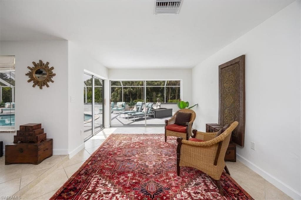 389 Country Club Ln, Naples, FL 34110-11