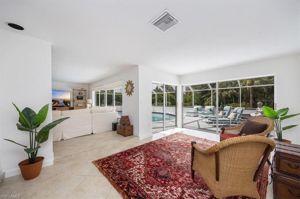 389 Country Club Ln, Naples, FL 34110-12