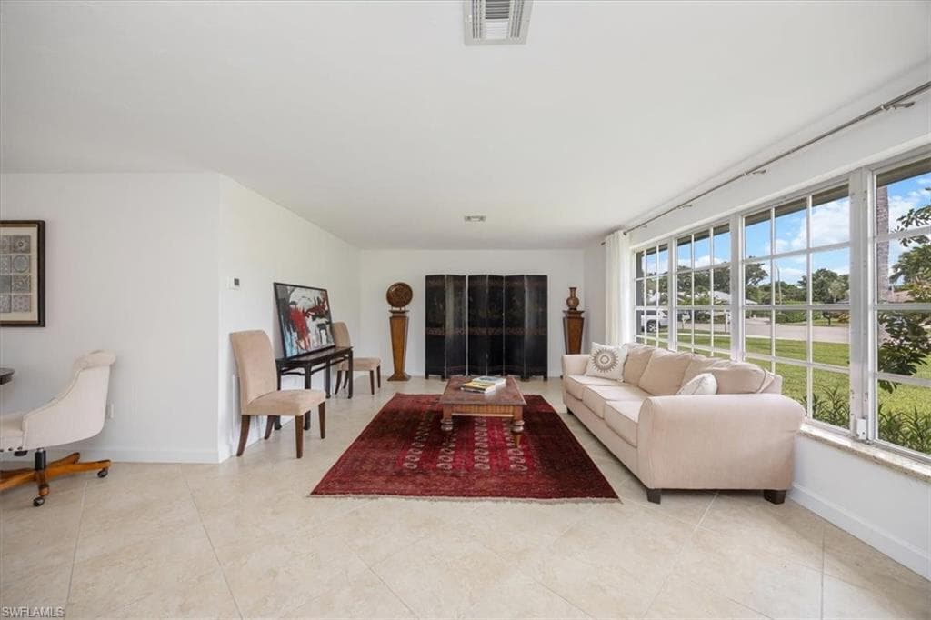 389 Country Club Ln, Naples, FL 34110-13