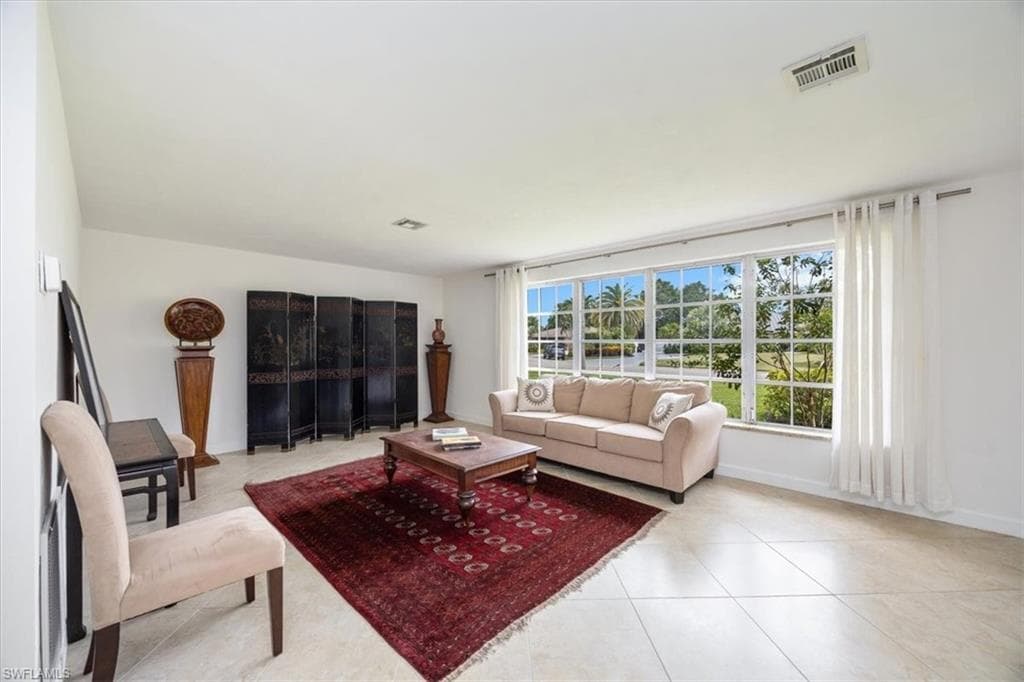 389 Country Club Ln, Naples, FL 34110-14
