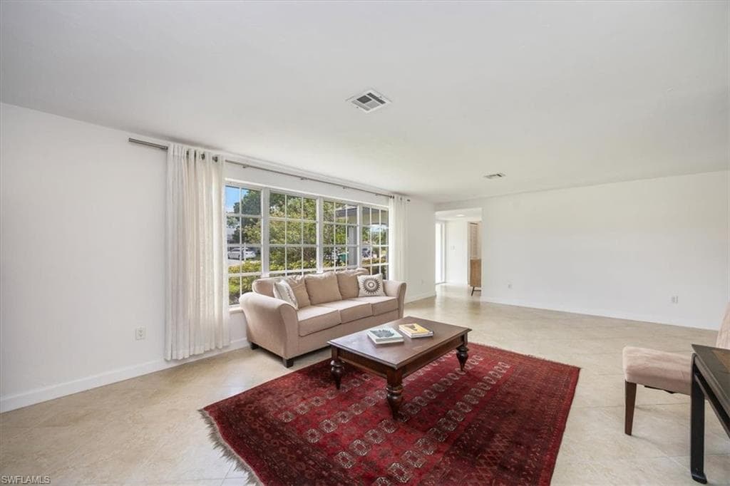 389 Country Club Ln, Naples, FL 34110-16