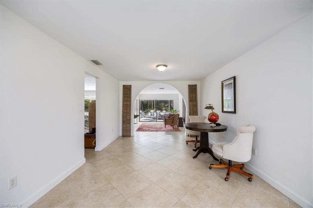 389 Country Club Ln, Naples, FL 34110-18
