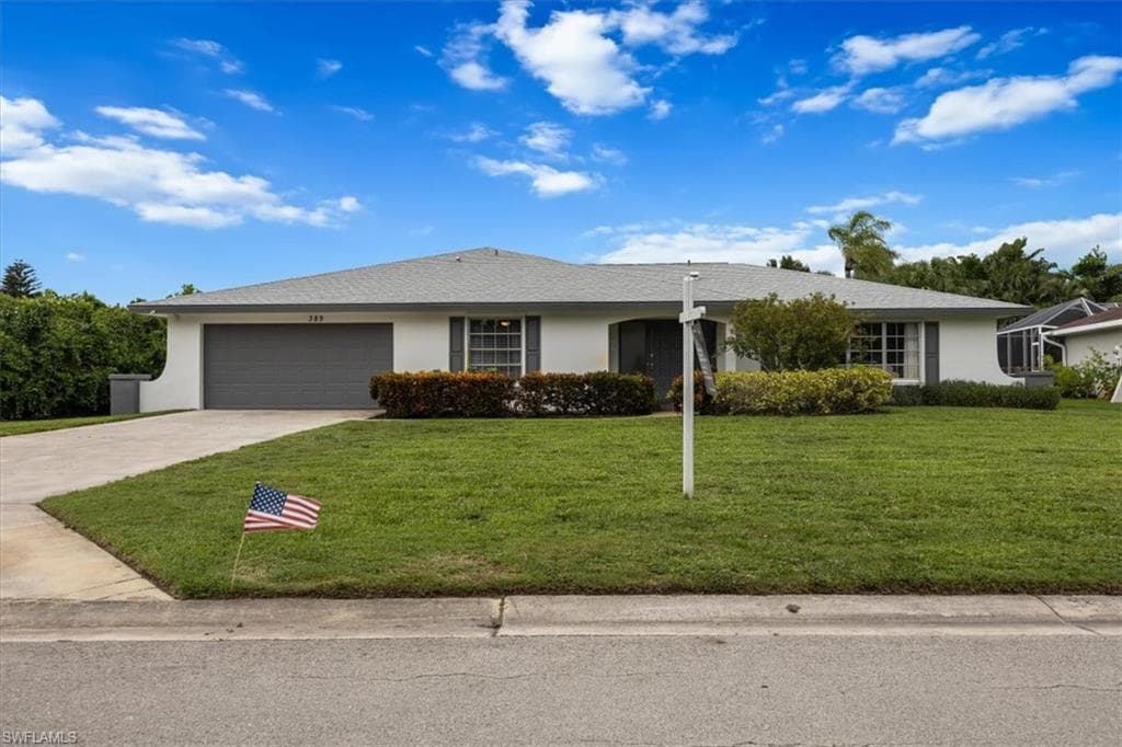 389 Country Club Ln, Naples, FL 34110-1