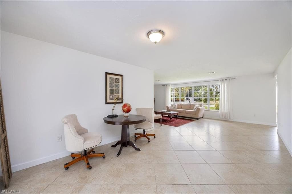 389 Country Club Ln, Naples, FL 34110-19