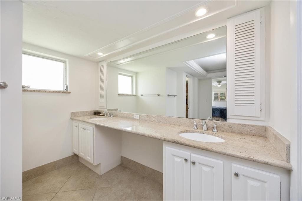 389 Country Club Ln, Naples, FL 34110-23