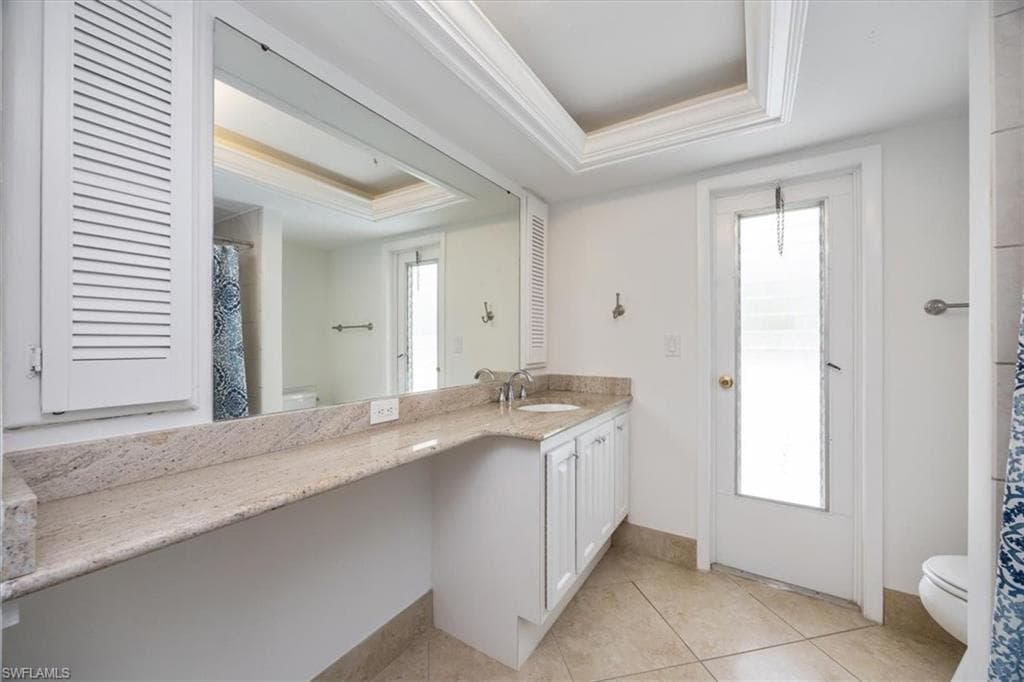 389 Country Club Ln, Naples, FL 34110-24