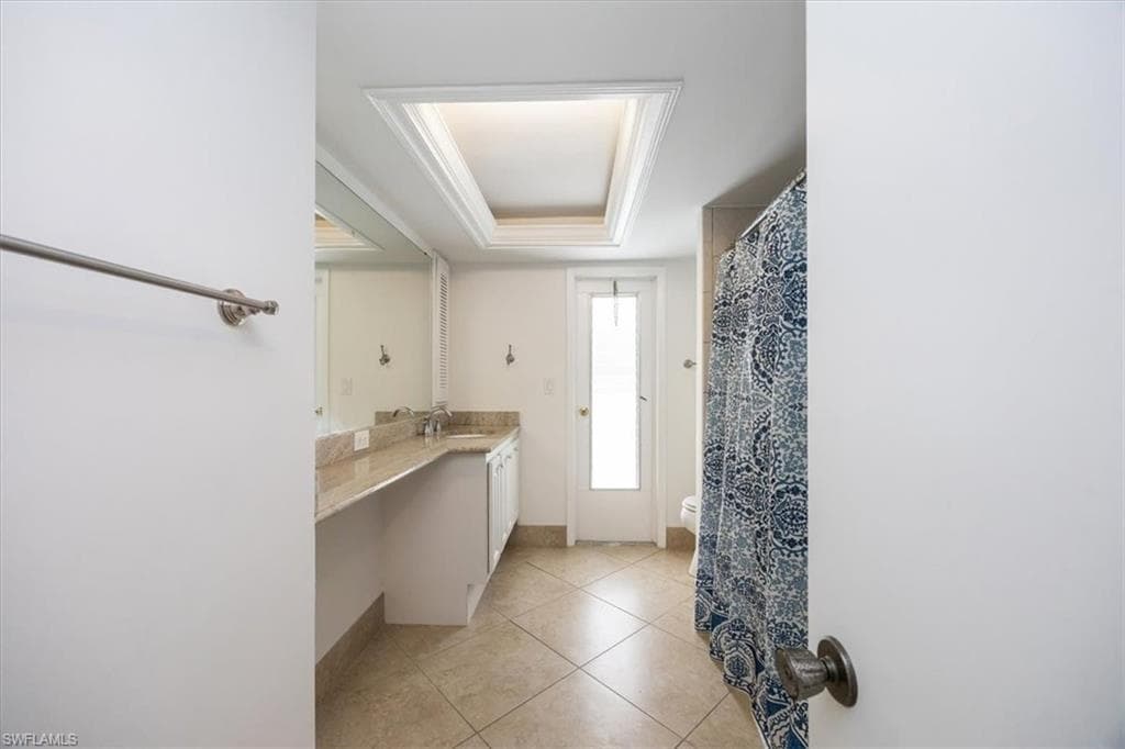 389 Country Club Ln, Naples, FL 34110-25