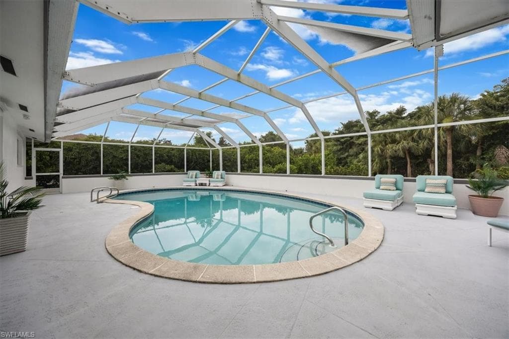 389 Country Club Ln, Naples, FL 34110-30