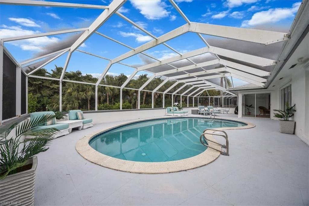 389 Country Club Ln, Naples, FL 34110-32