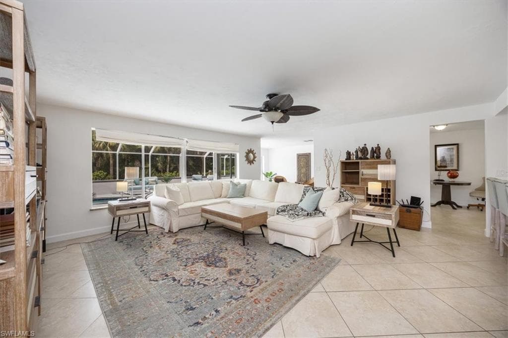 389 Country Club Ln, Naples, FL 34110-4