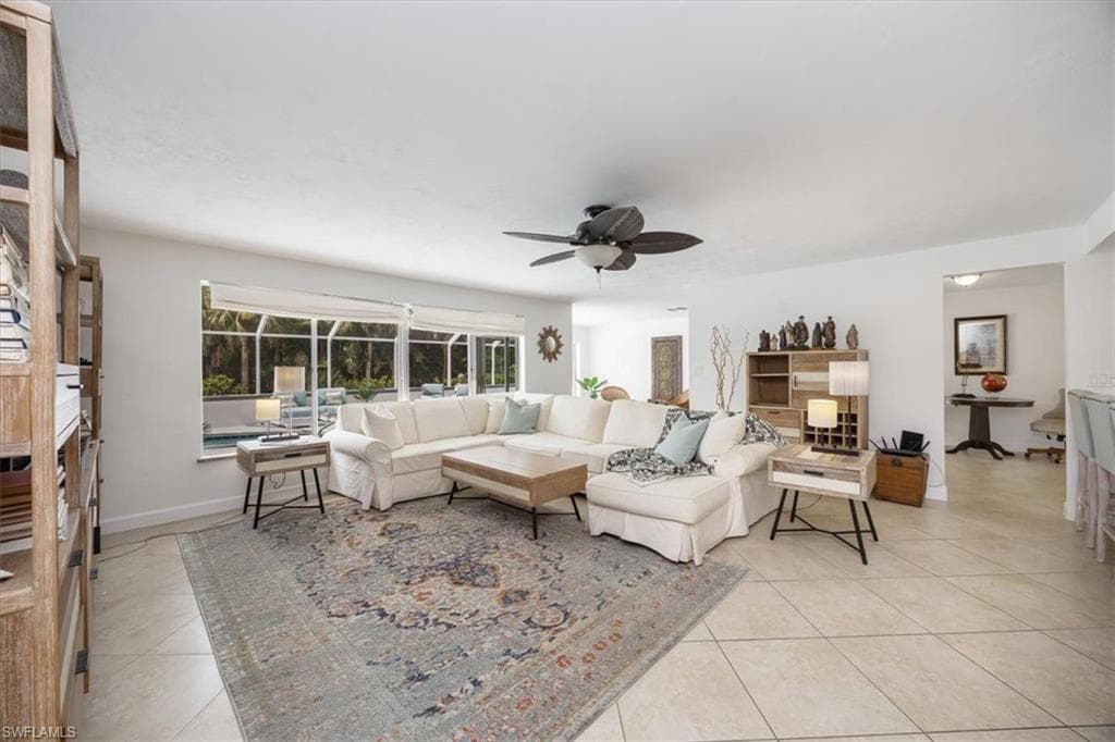 389 Country Club Ln, Naples, FL 34110-5