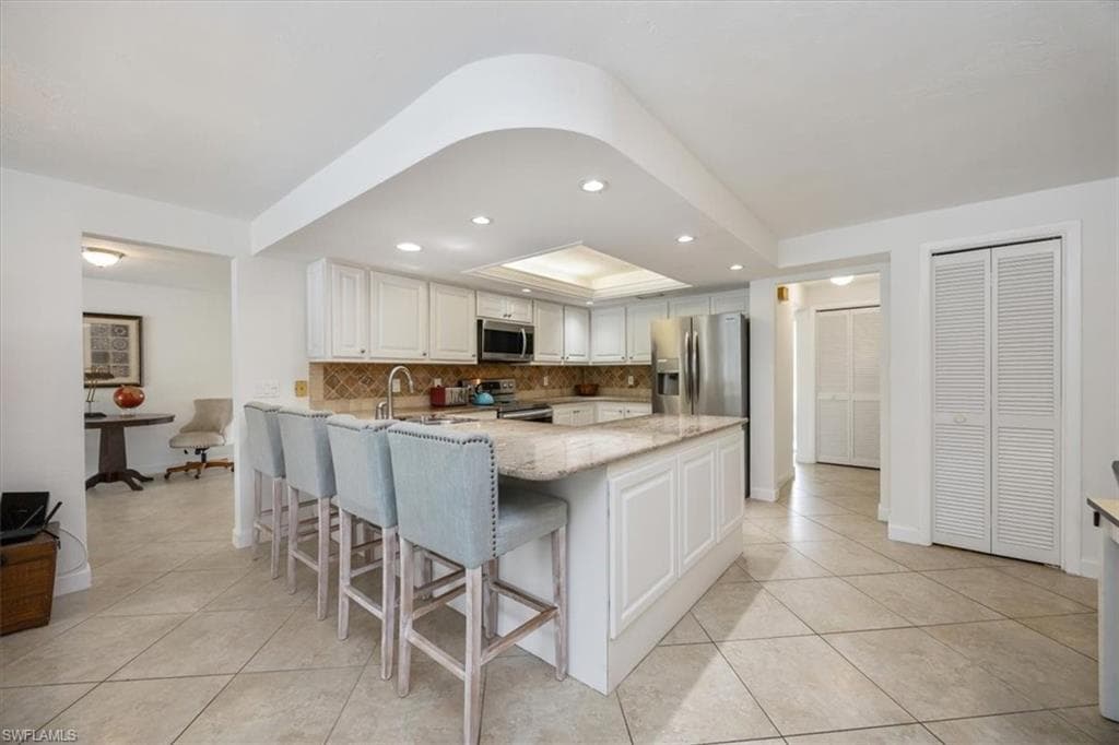 389 Country Club Ln, Naples, FL 34110-8