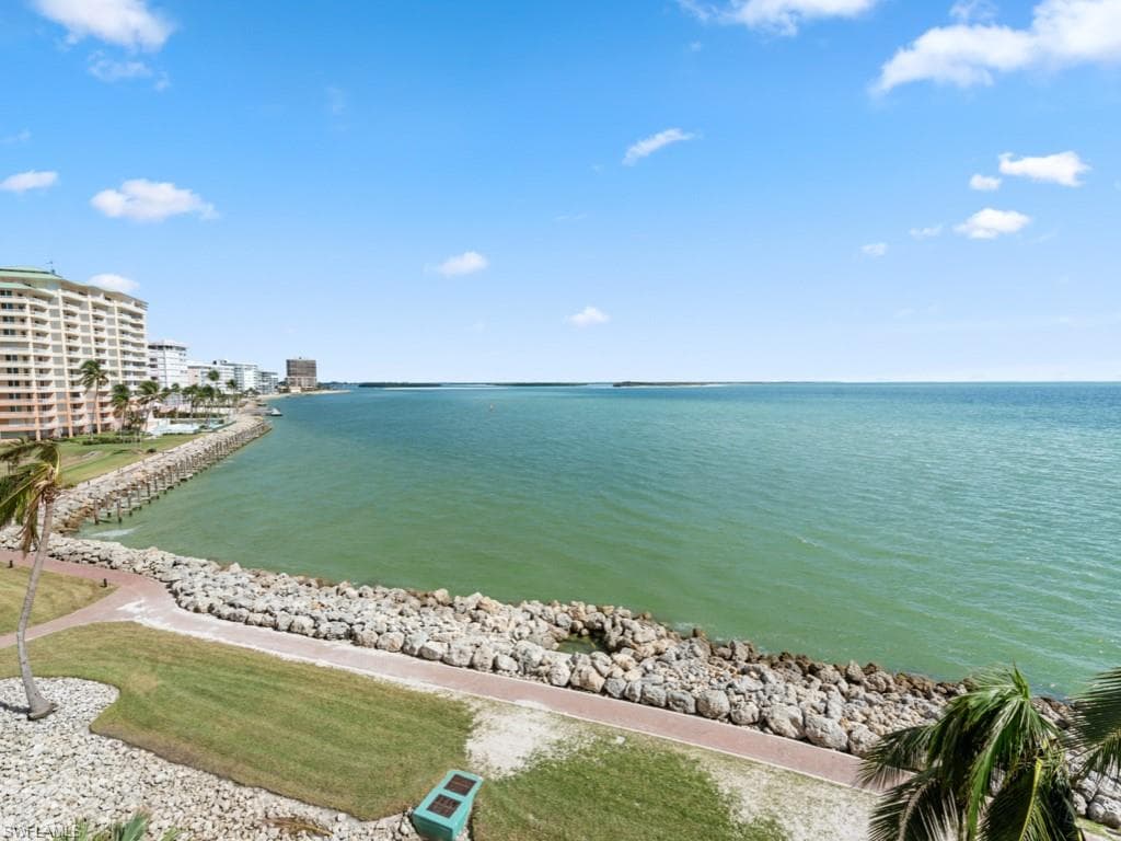 970 Cape Marco Dr 402, Marco Island, FL 34145-9