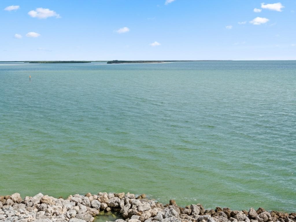 970 Cape Marco Dr 402, Marco Island, FL 34145-7