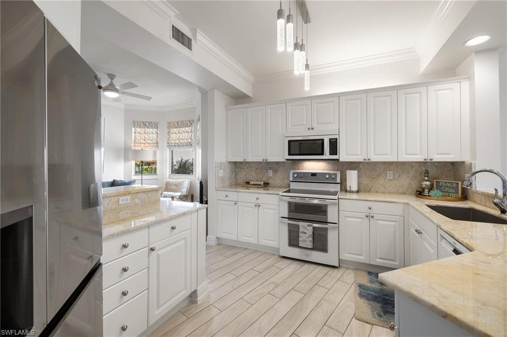 410 Flagship Dr 501, Naples, FL 34108-9