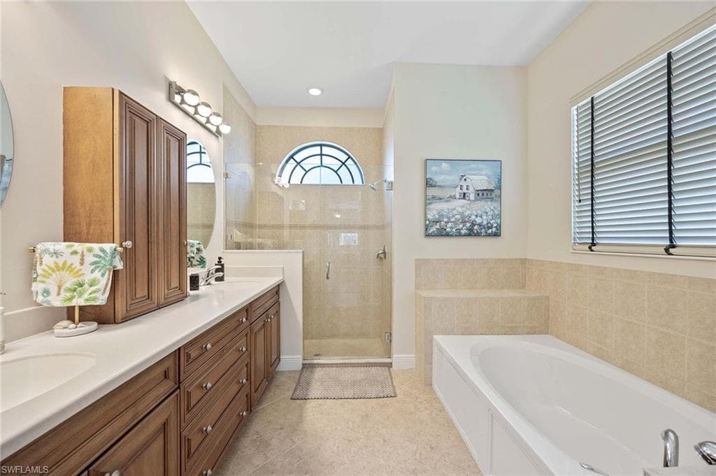 3820 Ruby Way, Naples, FL 34114-19