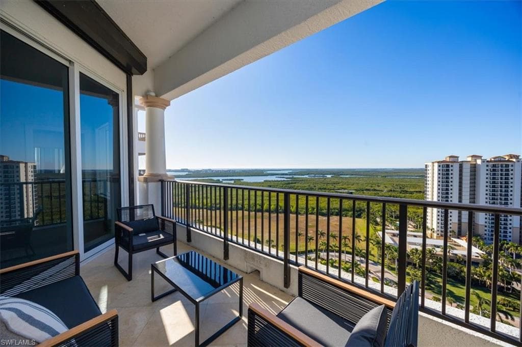 1060 Borghese Ln 2004, Naples, FL 34114-2