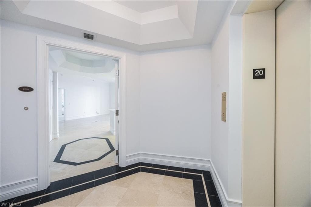 1060 Borghese Ln 2004, Naples, FL 34114-4
