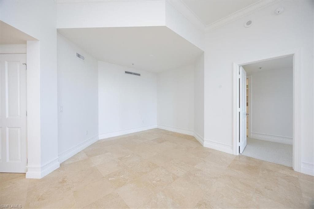 1060 Borghese Ln 2004, Naples, FL 34114-4