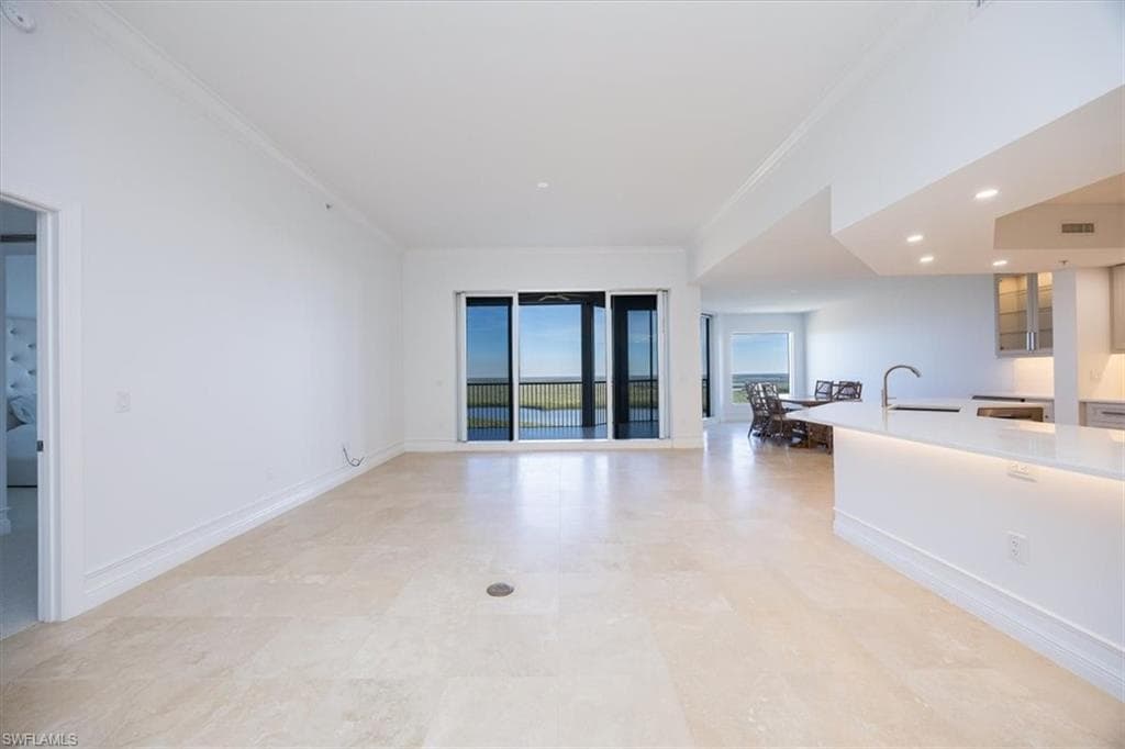 1060 Borghese Ln 2004, Naples, FL 34114-6