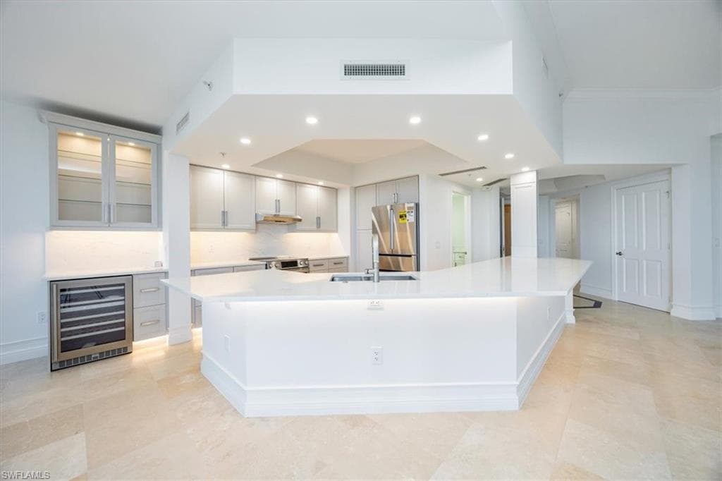 1060 Borghese Ln 2004, Naples, FL 34114-7