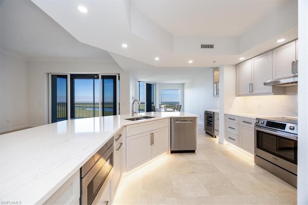 1060 Borghese Ln 2004, Naples, FL 34114-8