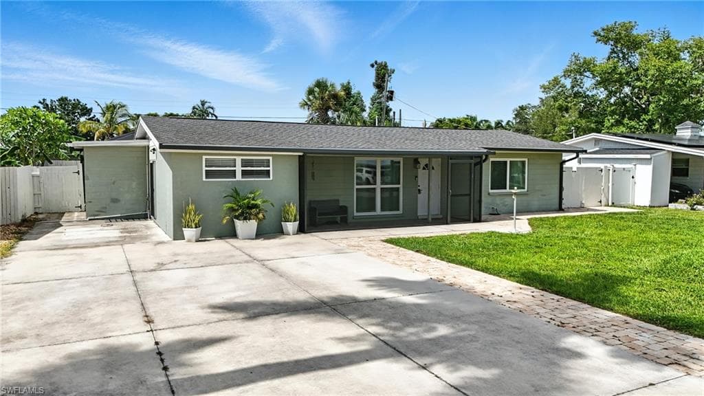 1423 Charles Rd, Fort Myers, FL 33919-8