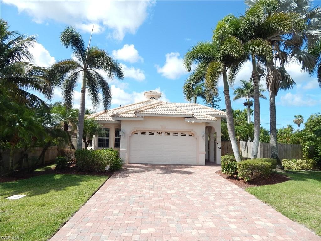 774 & 770 105th Ave N, Naples, FL 34108-2