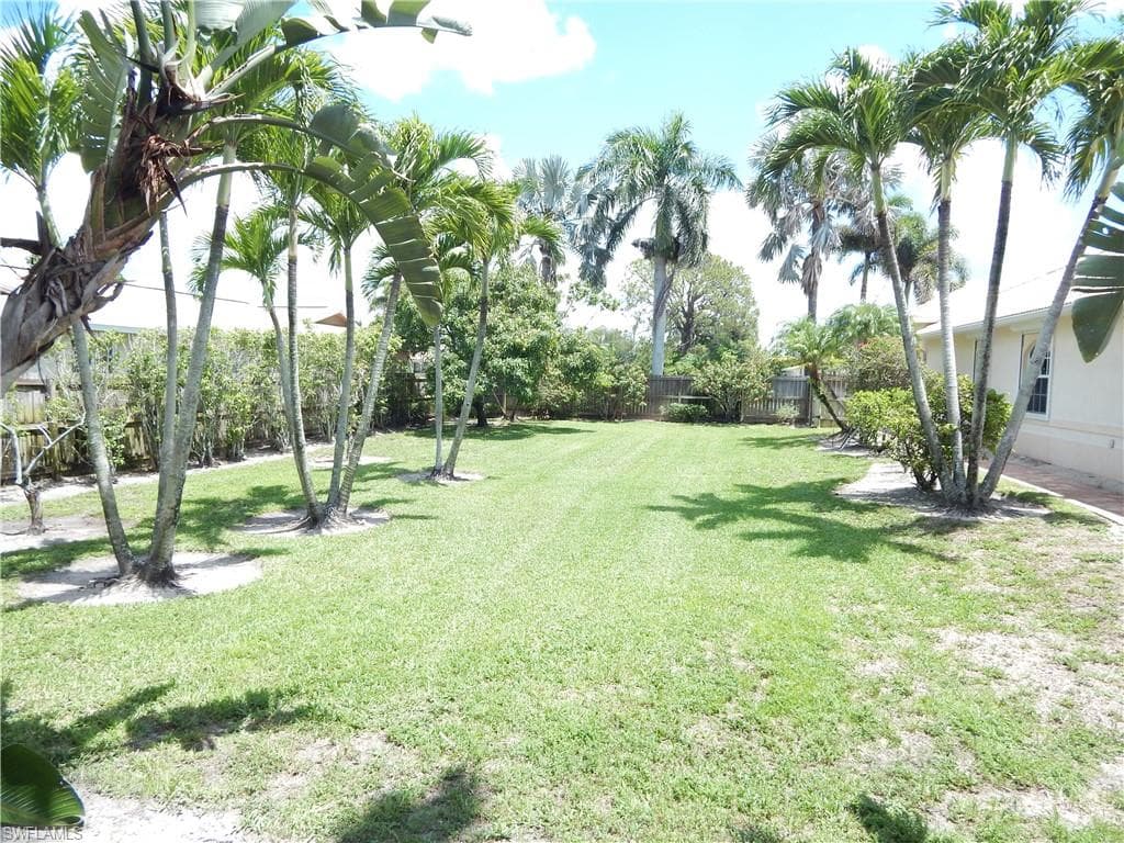 774 & 770 105th Ave N, Naples, FL 34108-32