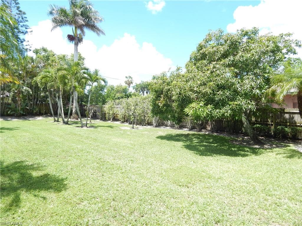 774 & 770 105th Ave N, Naples, FL 34108-37