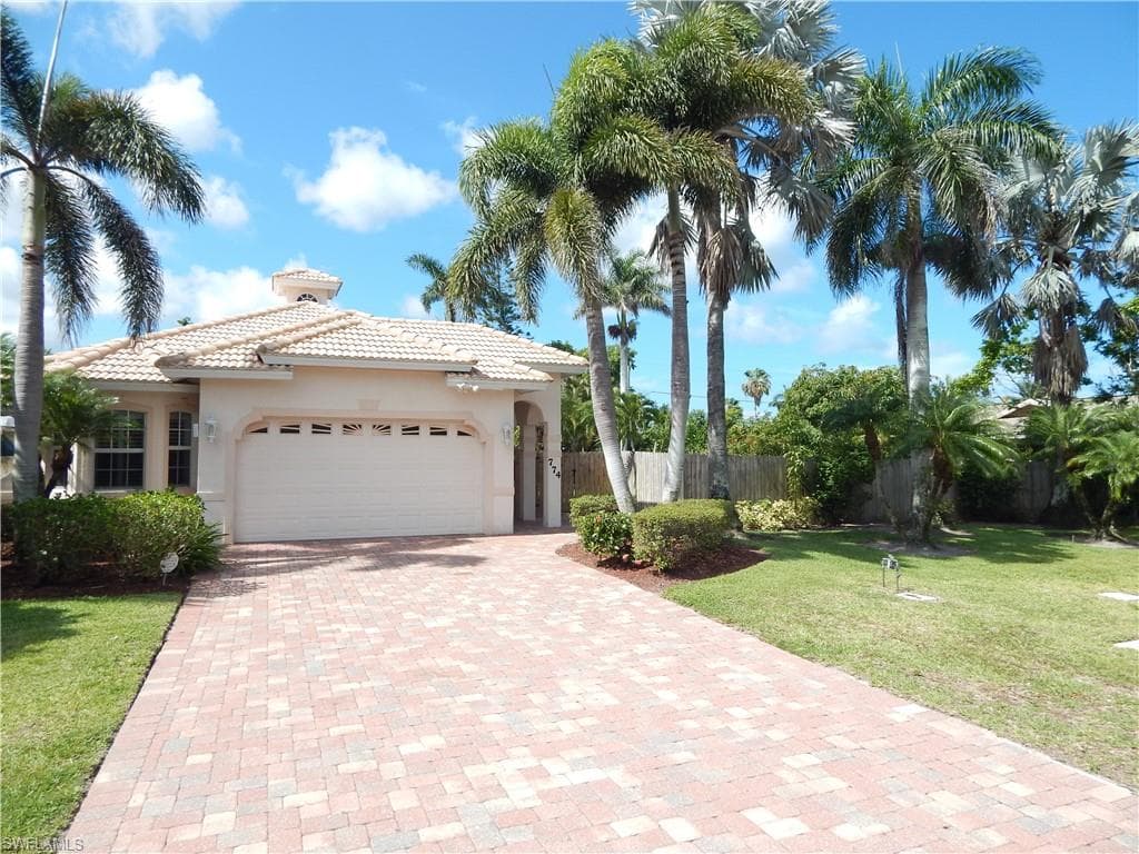 774 & 770 105th Ave N, Naples, FL 34108-3
