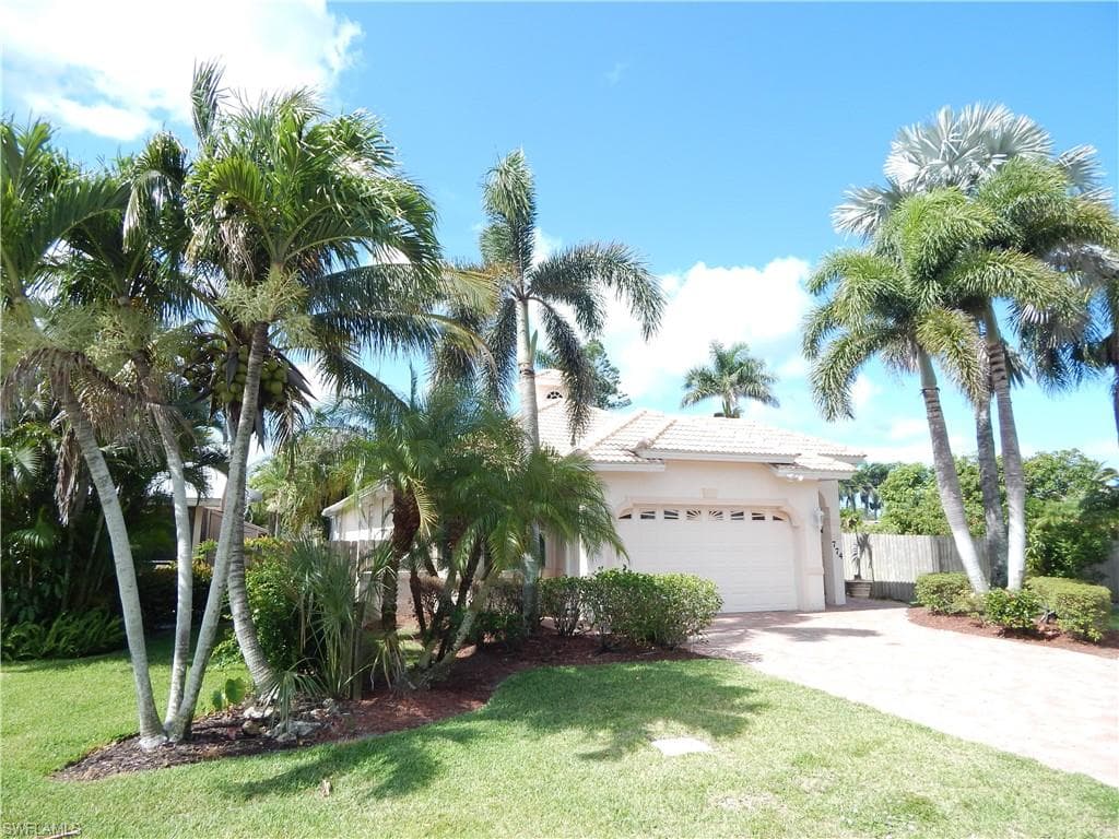 774 & 770 105th Ave N, Naples, FL 34108-4