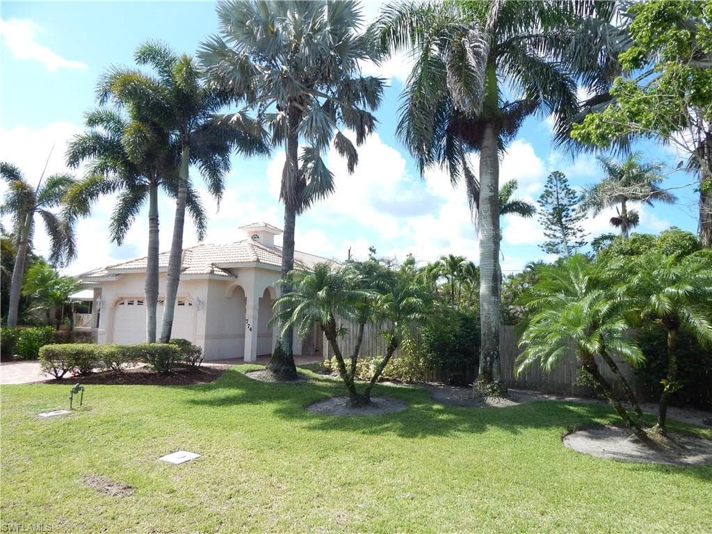 774 & 770 105th Ave N, Naples, FL 34108-6