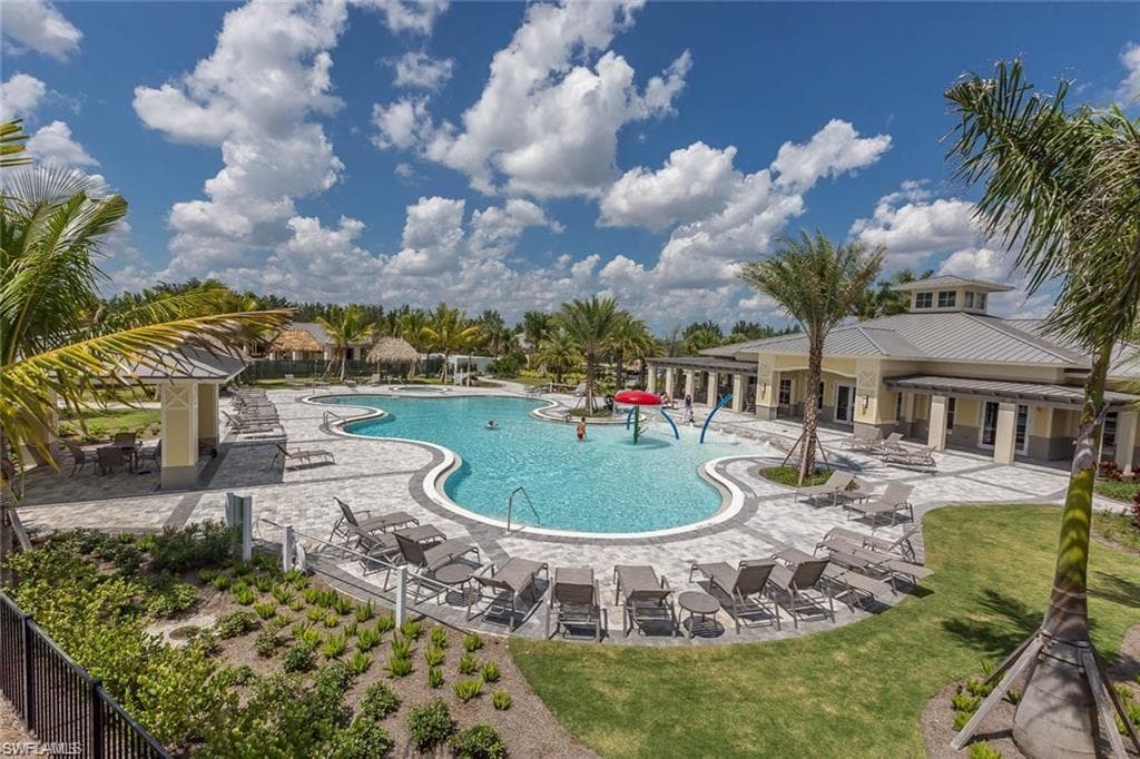 2338 Heydon Cir E, Naples, FL 34120-16