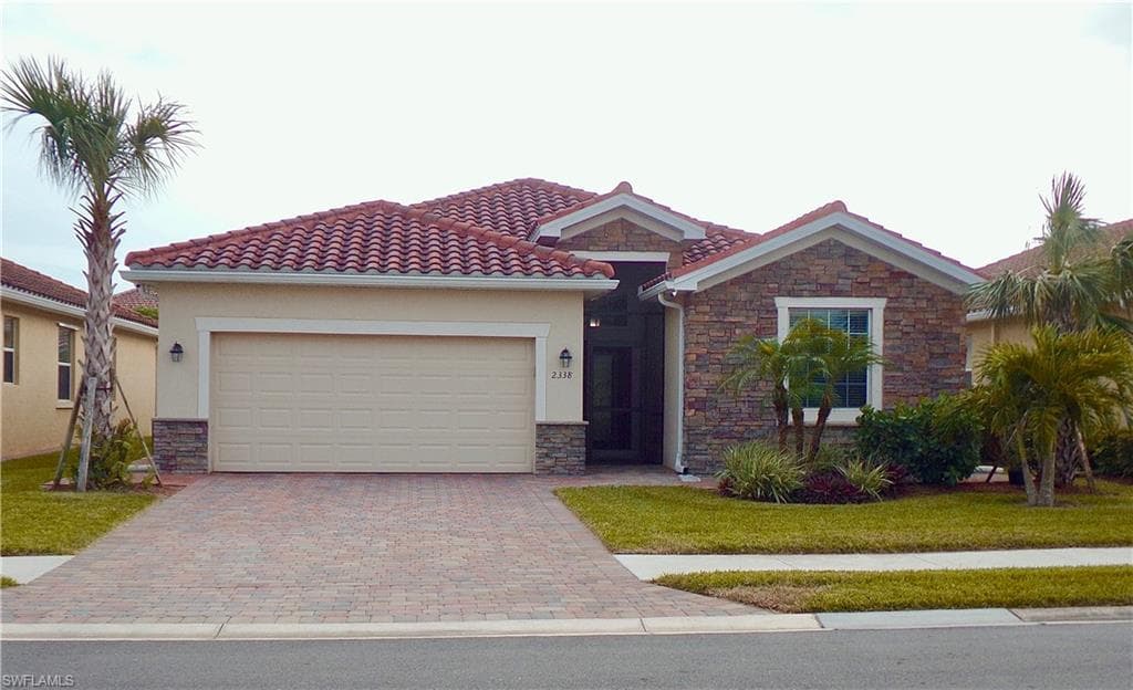 2338 Heydon Cir E, Naples, FL 34120-1