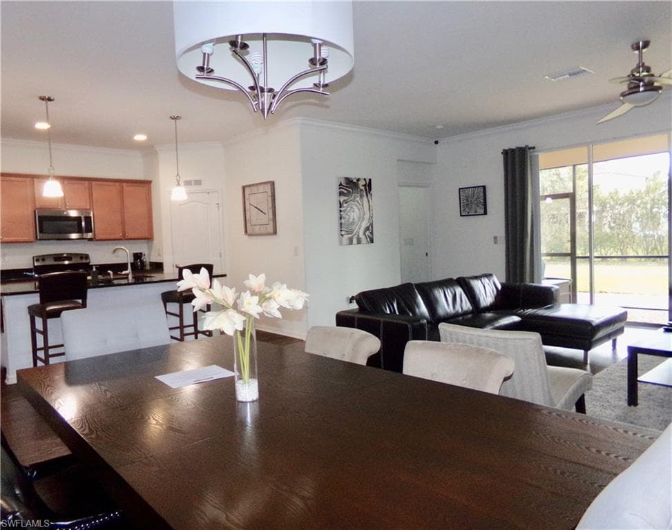 2338 Heydon Cir E, Naples, FL 34120-8