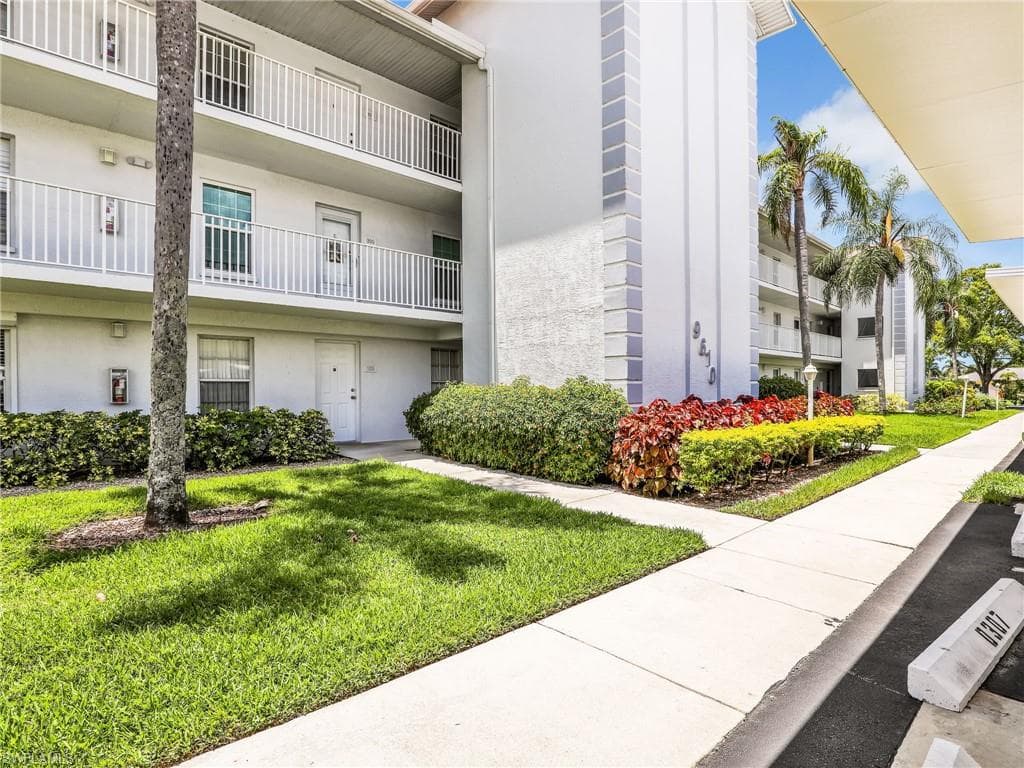 9610 Victoria Ln D306, Naples, FL 34109-1