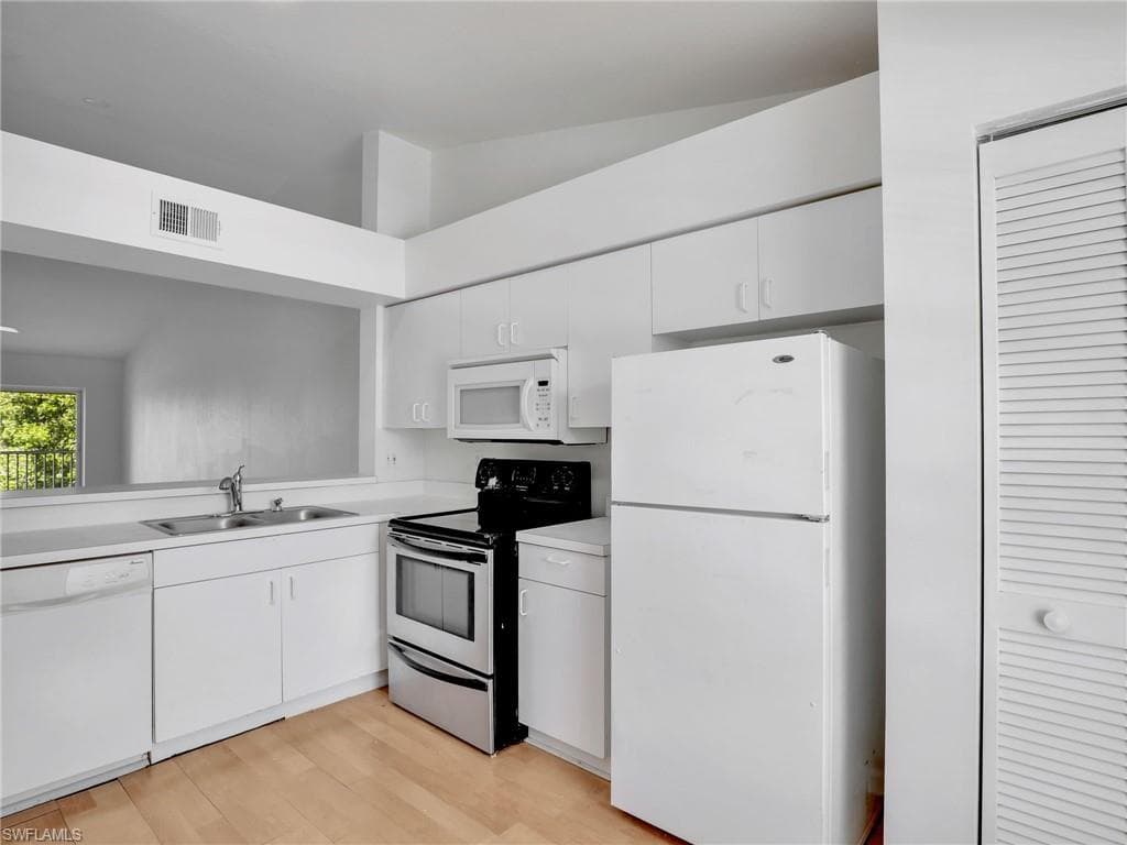 9610 Victoria Ln D306, Naples, FL 34109-7