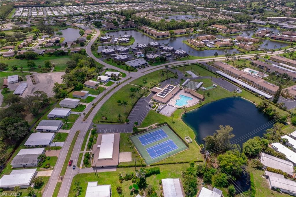 433 Riviera Blvd W, Naples, FL 34112-32
